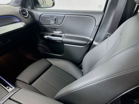 Used 2025 Mercedes-Benz GLB 250 image 24