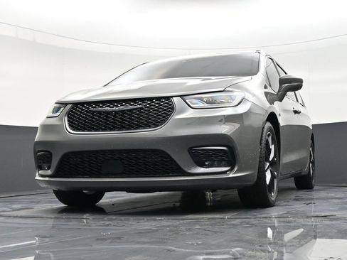Used 2022 Chrysler Pacifica Limited w/ S Appearance Package image 28