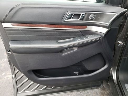 Used 2018 Ford Explorer Platinum image 19