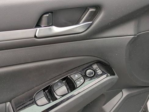 Used 2025 Nissan Altima 2.5 SR image 11