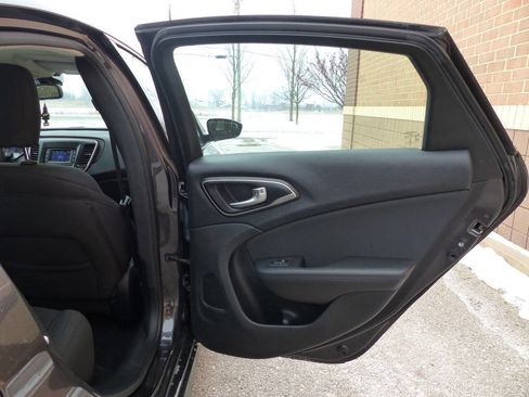 Used 2016 Chrysler 200 Limited w/ Convenience Group image 38