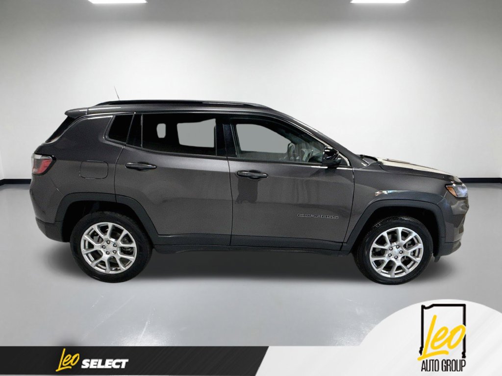 Used 2023 Jeep Compass Latitude AWD/4WD image 6