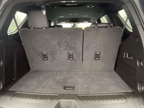 Used 2022 GMC Yukon SLT w/ SLT Luxury Package image 9