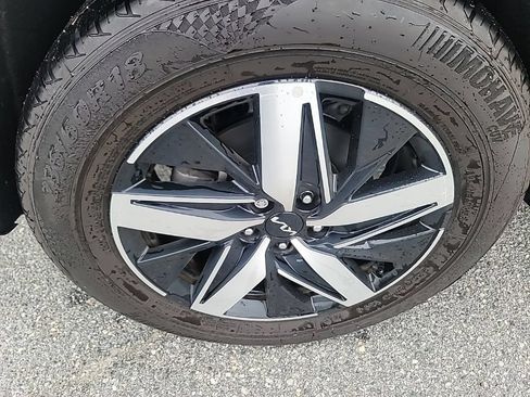 Certified 2023 Kia Sorento S FWD image 8
