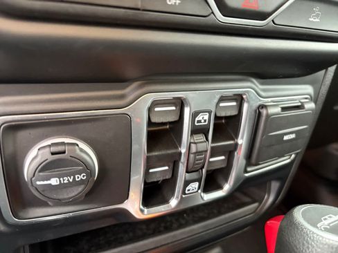 Used 2023 Jeep Gladiator Sport AWD/4WD image 30
