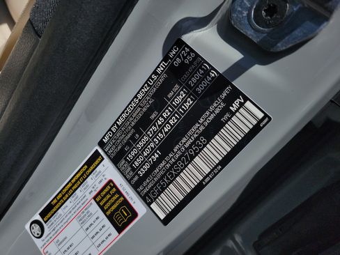 Certified 2025 Mercedes-Benz GLS 450 4MATIC image 31
