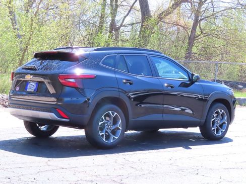 Certified 2025 Chevrolet Trax LT FWD image 3