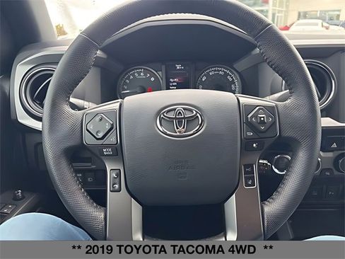 Used 2019 Toyota Tacoma TRD Off-Road image 17