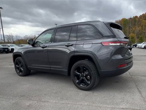 Used 2023 Jeep Grand Cherokee Altitude image 6
