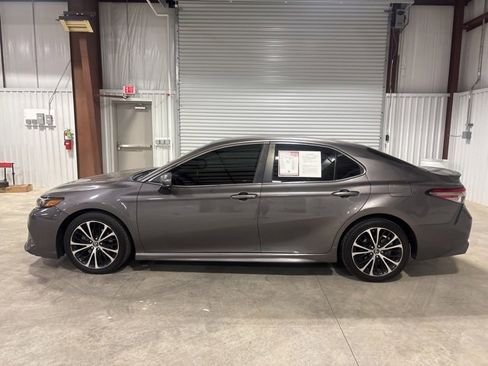 Used 2018 Toyota Camry L image 5