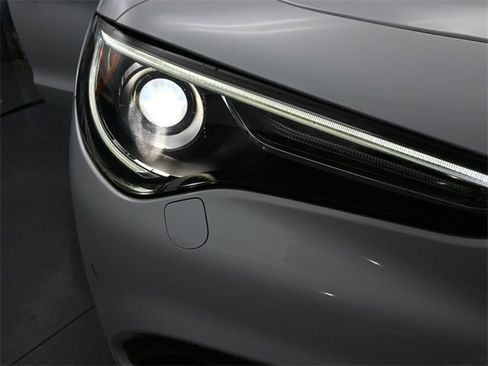Used 2022 Alfa Romeo Stelvio Veloce image 35