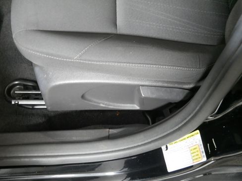 Used 2017 Ford Focus SEL w/ Cold Weather Package FWD image 20