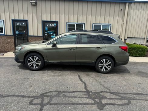 Used 2018 Subaru Outback 2.5i Limited AWD/4WD image 3