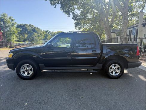 Used 2005 Ford Explorer Sport Trac XLT AWD/4WD image 4
