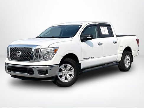 Used 2018 Nissan Titan SV w/ SV Convenience Package AWD/4WD image 2