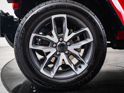 Used 2024 Jeep Wrangler Unlimited image 13