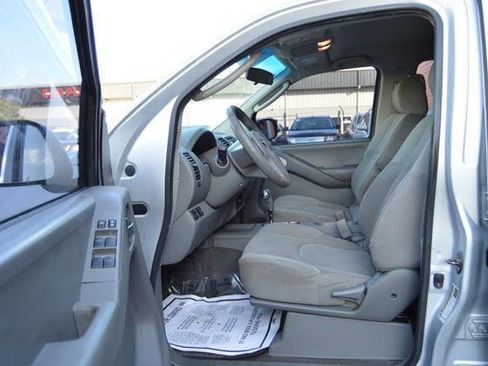 Used 2008 Nissan Frontier SE w/ SE Value Truck Pkg image 5