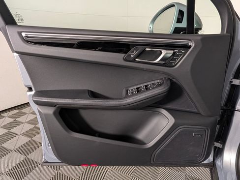 Certified 2026 Porsche Macan AWD/4WD image 25