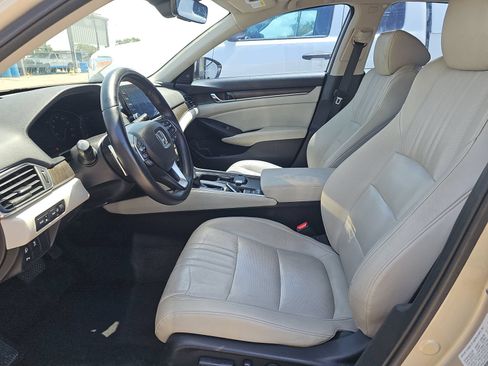 Used 2018 Honda Accord Touring image 10