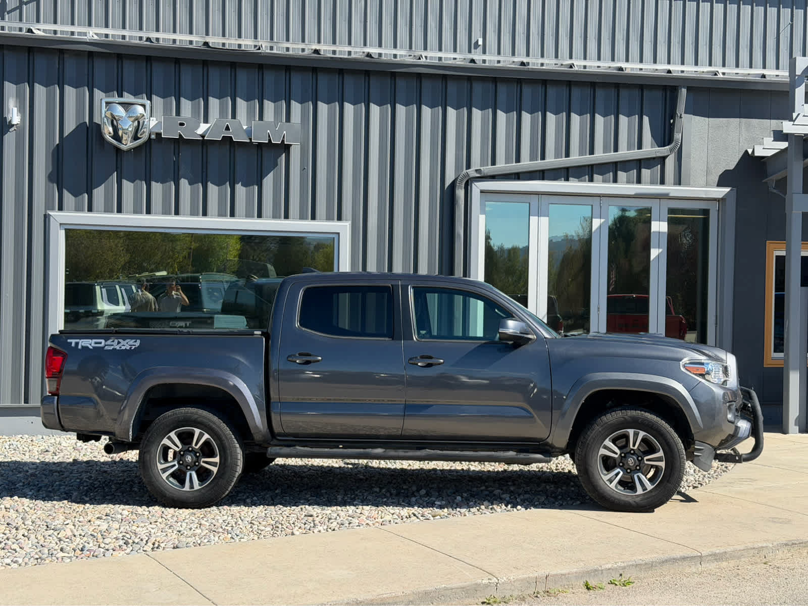 Used 2018 Toyota Tacoma TRD Sport AWD/4WD image 2