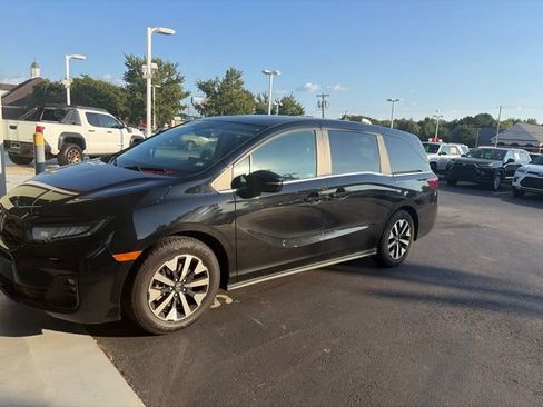 Used 2025 Honda Odyssey EX-L image 2