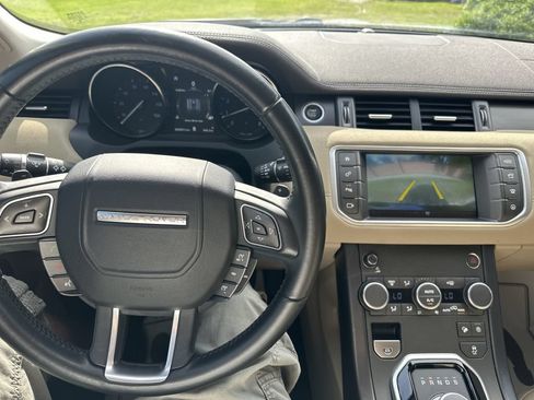 Used 2019 Land Rover Range Rover Evoque SE AWD/4WD image 9
