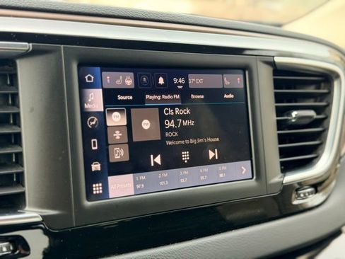 Used 2023 Chrysler Voyager LX image 12