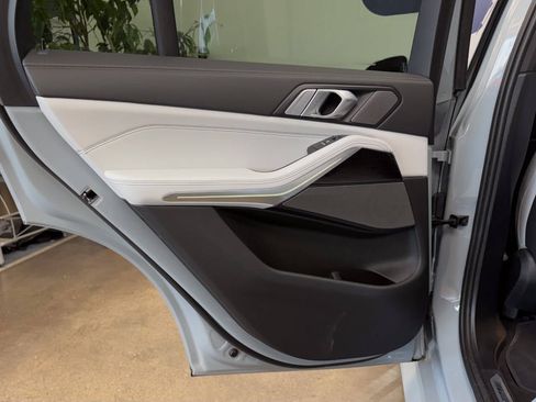 Used 2025 BMW X5 xDrive40i w/ M Sport Package image 60