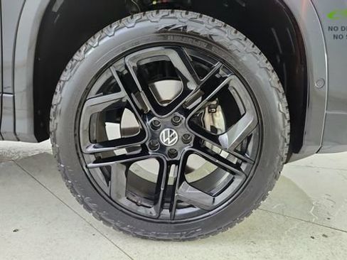 Used 2025 Volkswagen Tiguan SE R-Line AWD/4WD image 58