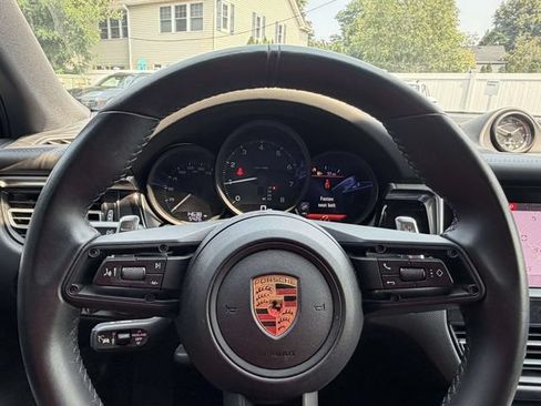 Certified 2024 Porsche Macan AWD/4WD image 29