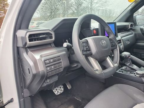 Used 2025 Toyota Tacoma TRD Sport image 17