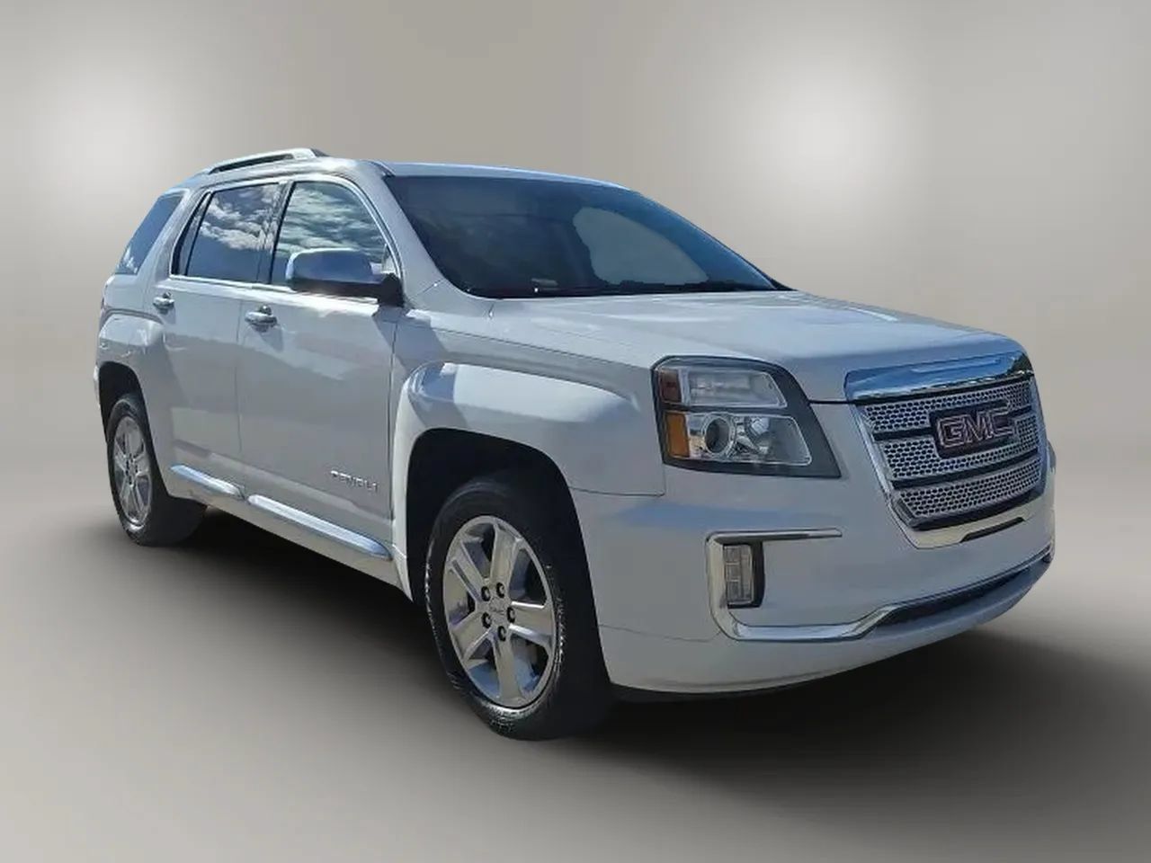 Used 2017 GMC Terrain Denali FWD image 3