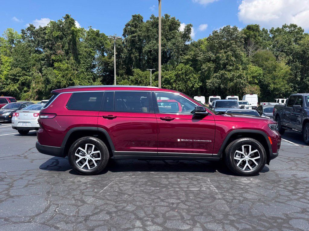 Used 2024 Jeep Grand Cherokee L Limited RWD image 4