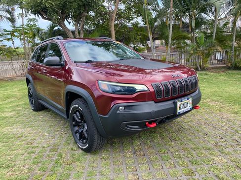 Used 2021 Jeep Cherokee Trailhawk w/ Technology Group AWD/4WD image 1