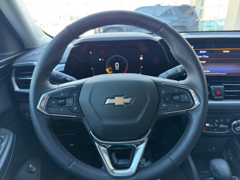 Used 2025 Chevrolet TrailBlazer LT w/ Convenience Package image 9