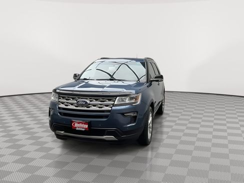 Used 2018 Ford Explorer XLT w/ Equipment Group 202A AWD/4WD image 35