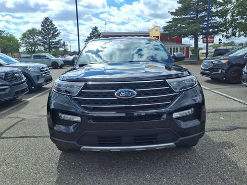 Certified 2023 Ford Explorer XLT w/ Equipment Group 202A AWD/4WD image 3