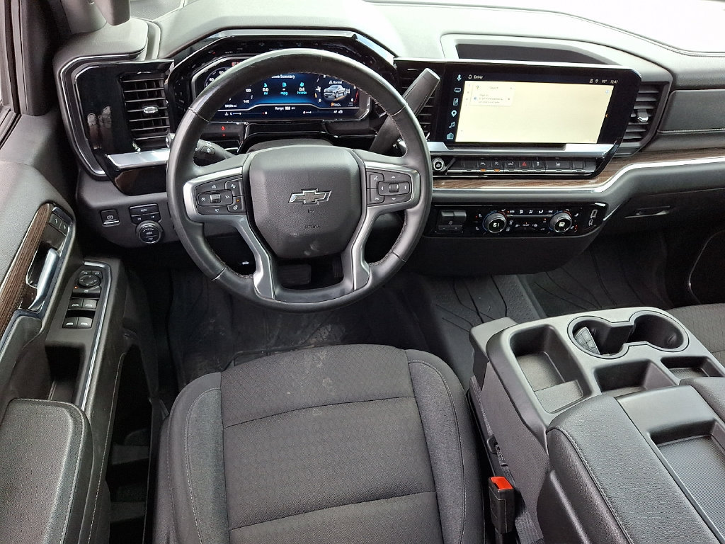 Used 2024 Chevrolet Silverado 1500 RST w/ Redline Edition AWD/4WD image 2