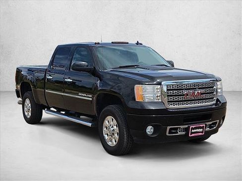 Used 2011 GMC Sierra 2500 Denali AWD/4WD image 3
