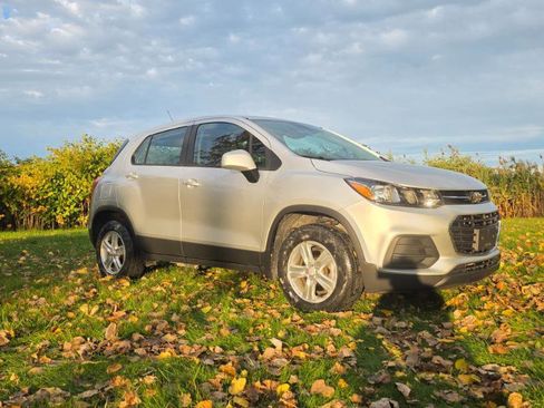 Used 2018 Chevrolet Trax LS AWD/4WD image 17