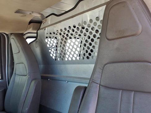 Used 2017 Chevrolet Express 2500 RWD image 19