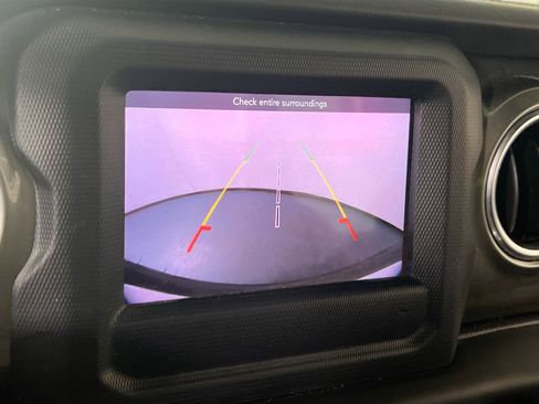 Used 2019 Jeep Wrangler Unlimited Sahara image 13