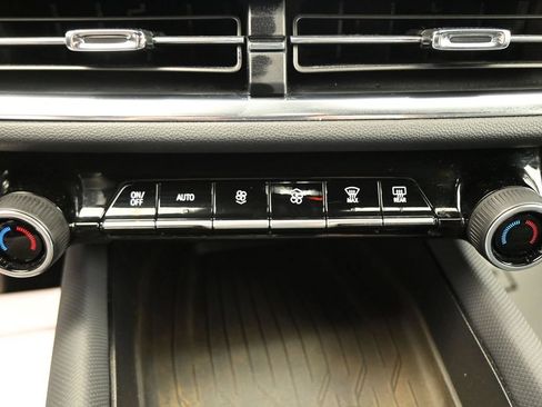 Used 2024 Chevrolet Equinox EV LT FWD image 14