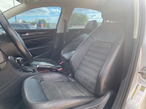 Used 2012 Volkswagen Passat 2.5 SEL FWD image 12