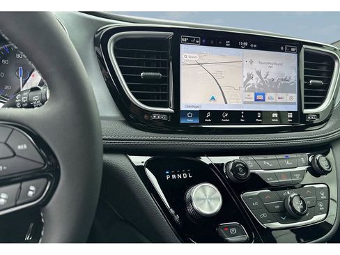 New 2026 Chrysler Pacifica Limited w/ S Appearance Package image 15