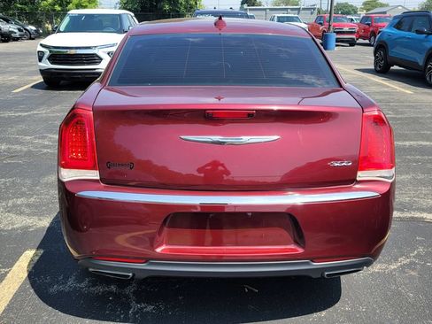 Used 2018 Chrysler 300 Touring RWD image 5