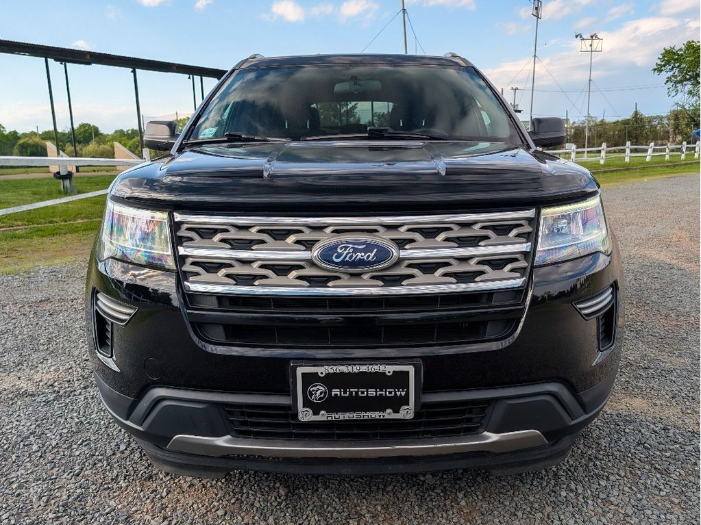 Used 2018 Ford Explorer XLT AWD/4WD image 2