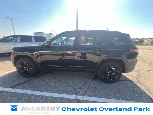 Used 2023 Jeep Grand Cherokee Altitude AWD/4WD image 25