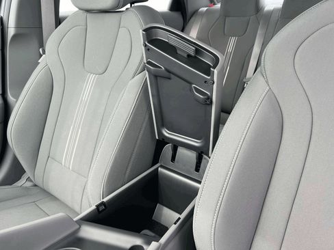 New 2024 Hyundai Elantra SEL image 18