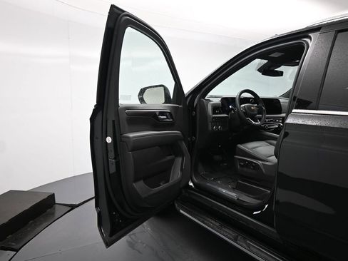 Used 2025 Chevrolet Tahoe LT image 9